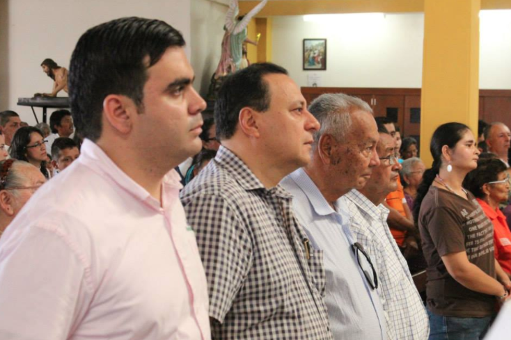 El alcalde Mantilla con su tío.