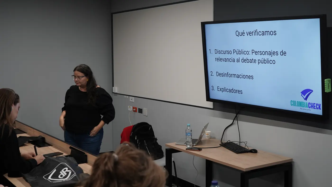 Pantalla de una sesión de Colombiacheck con lo que verifica: discurso público, desinformaciones y explicadores