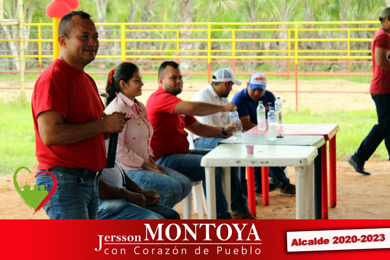 Javier Montoya dando un discurso